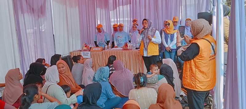 Emak-emak Mendoakan Intan Jadi Wakil Bupati Tangerang