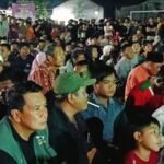 Calon Bupati Maesyal Rasyid Nobar Timnas Bareng Warga Rajeg Asri