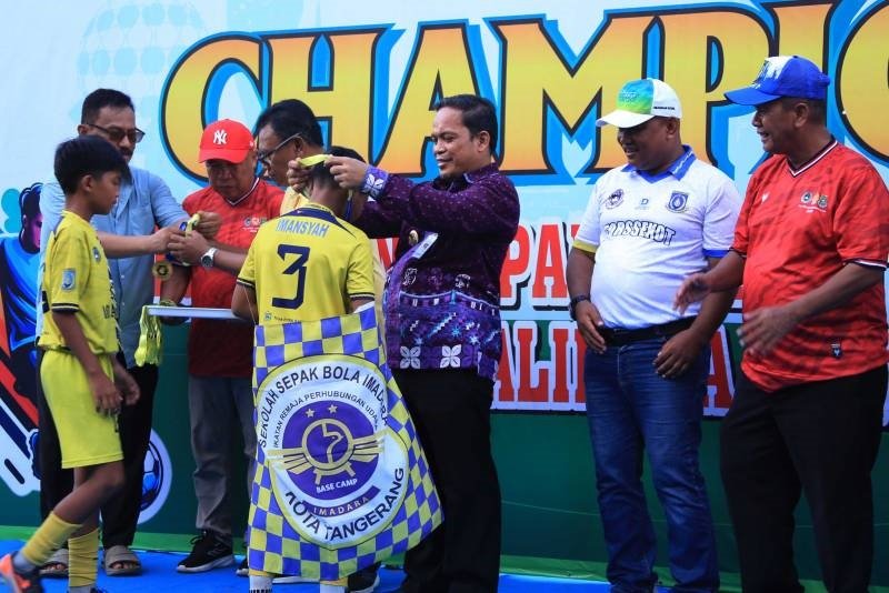 Dr. Nurdin Tutup Kejuaraan Sepak Bola SSB U-12 Nasional