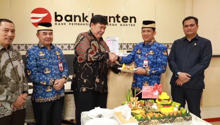 Pj Bupati Resmikan KCP Bank Banten di Puspemkab Tangerang