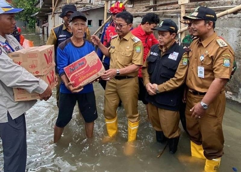 Dinsos Kota Tangerang Salurkan Ribuan Nasi Bungkus Bagi Korban Terdampak Banjir
