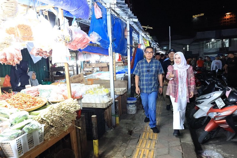 Pilar Sidak Pasar Ciputat di Malam Hari