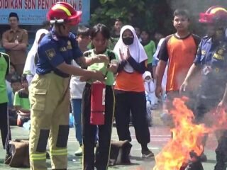 BPBD Kota Tangerang Latih Guru dan Siswa Hadapi Kebakaran