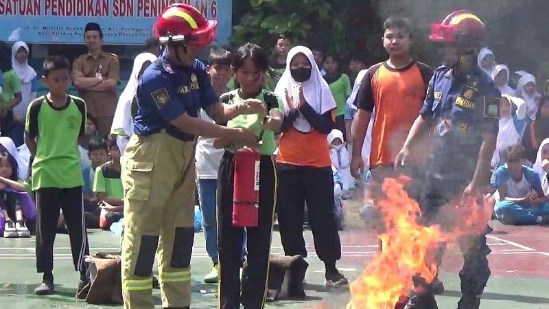 BPBD Kota Tangerang Latih Guru dan Siswa Hadapi Kebakaran