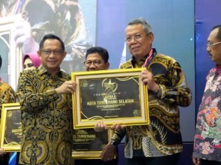 Pemkot Tangsel Raih Penghargaan Penerapan SPM Terbaik dari Kemendagri