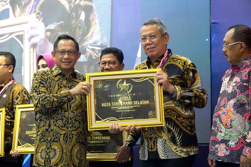 Pemkot Tangsel Raih Penghargaan Penerapan SPM Terbaik dari Kemendagri