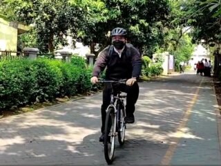 Jadi Teladan Pelajar, Abraham Bersepeda Saat Kunker ke SMKN 7 Tangerang