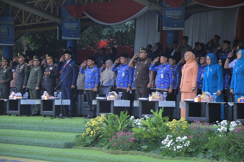 Pemkot Tangerang Bagikan Ribuan Bendera Merah Putih di Harlah Pancasila