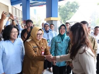 Menkomdigi Tinjau Cek Kesehatan Gratis di Hari Pertama Sekolah