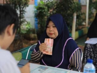 Pemkot Tangerang Salurkan Bansos Rp1,3 Miliar ke 2.174 Warga Prasejahtera