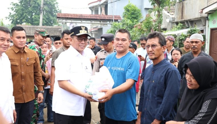 Bupati dan Gubernur Tinjau Lokasi Banjir di Perumahan Balaraja