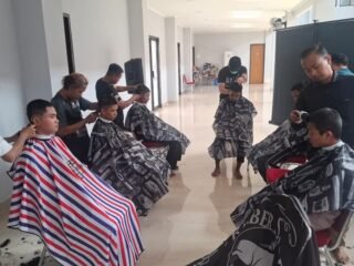 Dinsos Kota Tangerang Sentuh Generasi Muda Lewat Cukur Gratis