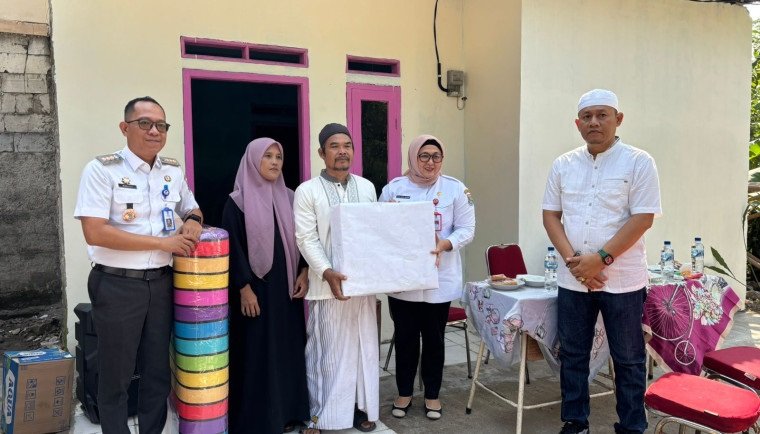 Wabup Intan Serahkan Hasil Program Bedah Rumah