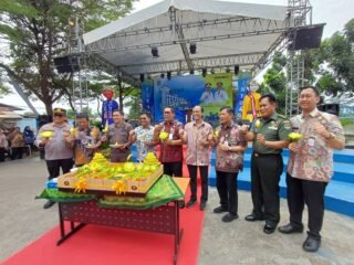 Wali Kota dan Wakil Wali Kota Tangerang beserta jajaran Forkopimda dalam pembukaan Festival Pintu Air 10