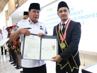 Bupati Tangerang Serahkan Sertifikat Guru PAI Profesional