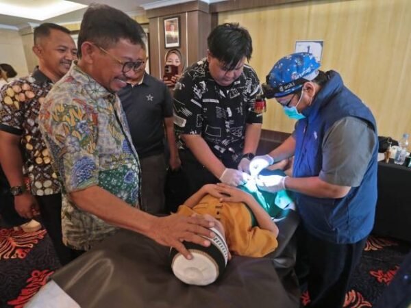 Tinjau Khitanan Massal Gratis, Sachrudin Dorong CSR Berdampak Langsung