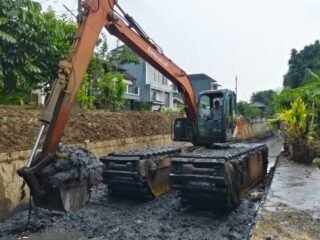 Hadapi Puncak Musim Penghujan, Pemkot Tangerang Mulai Normalisasi Saluran Air
