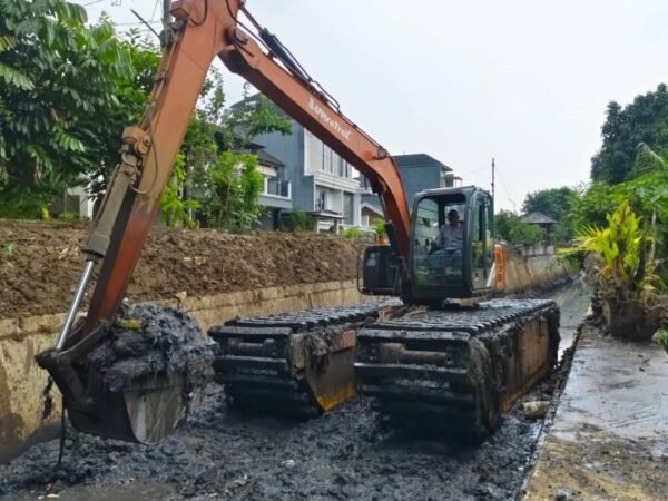 Hadapi Puncak Musim Penghujan, Pemkot Tangerang Mulai Normalisasi Saluran Air