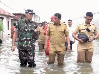 Tinjau Banjir, Bupati Tangerang Pastikan Penanganan dan Bantuan untuk Warga