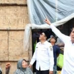 Bupati Tangerang Tinjau Rumah Roboh Akibat Hujan dan Angin di Kresek