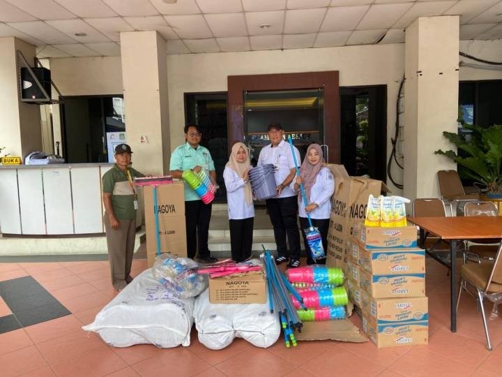 Pascabanjir, Pemkot Tangerang Salurkan Perlengkapan Kebersihan
