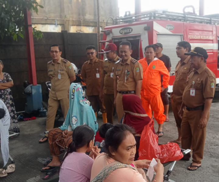 Dinsos Kota Tangerang Salurkan Bantuan Logistik Warga Terdampak Banjir