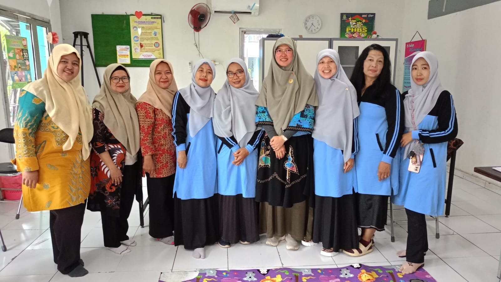 Anggota DPRD Kota Tangerang Salurkan Alat Cek Darah Digital ke Posyandu Periuk