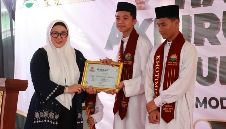 Wabup Intan Hadiri Wisuda Tahfidz Daarul Hikmah Sukadiri