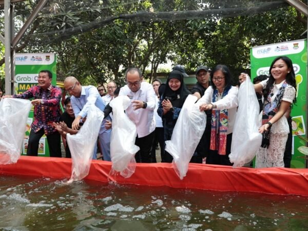 Bupati Tangerang Dampingi Jamintel dan Kepala PPATK Tinjau MBG Berbasis CSR