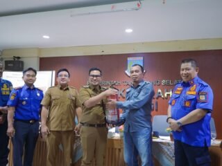 Pilar Perkuat Peran Relawan Pemadam Kebakaran dengan Bantuan Peralatan