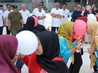 Pegawai Pemkot Tangsel Adu Kekompakan Rayakan HUT RI