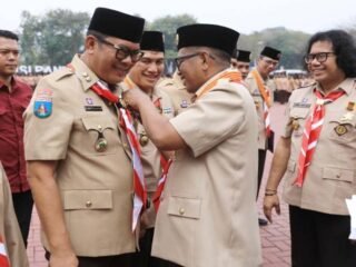 Maryono Terima Lencana Dharma Bakti Pramuka