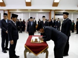 Lantik 102 Pejabat, Sachrudin Minta Perkuat Kinerja dan Pelayanan Publik