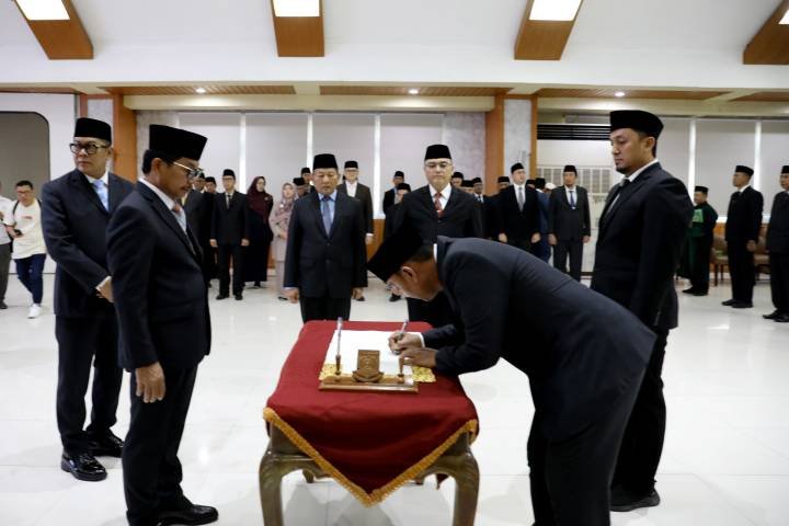 Lantik 102 Pejabat, Sachrudin Minta Perkuat Kinerja dan Pelayanan Publik