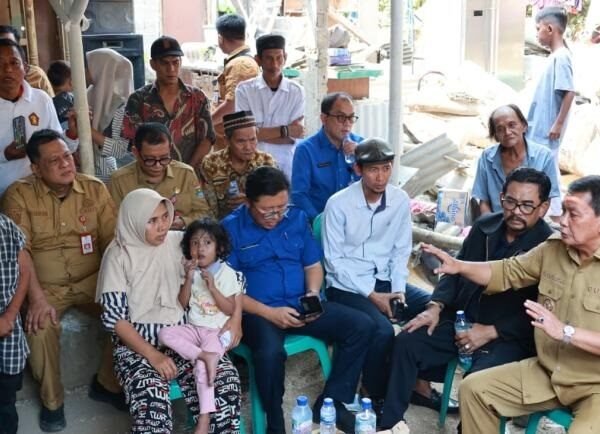 Bupati Tangerang Kunjungi Keluarga Korban Pohon Tumbang
