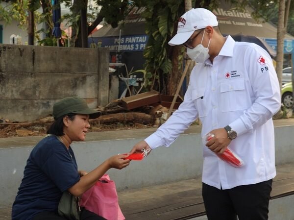 Pilar Bagikan 14.000 Masker untuk Warga Tangsel