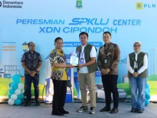 Herman Suwarman Resmikan SPKLU Center di Cipondoh