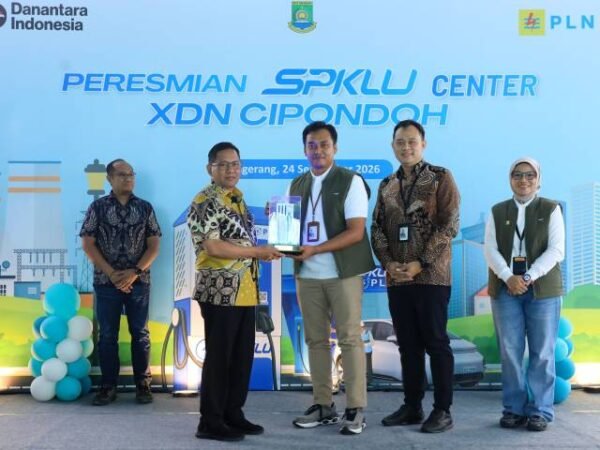 Herman Suwarman Resmikan SPKLU Center di Cipondoh