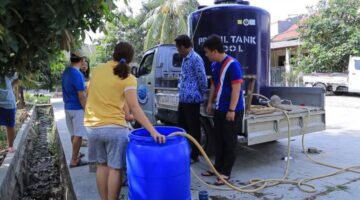 Pemkot Tangerang Salurkan 40.000 Liter Air Bersih per Hari