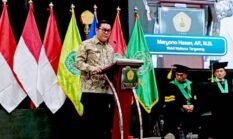 Maryono Ajak Wisudawan UNIS Tangerang Terus Belajar dan Berani Berkarya